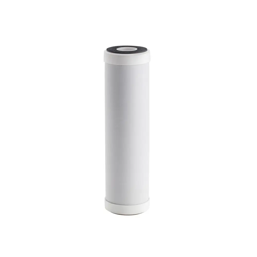 Weiße, zylindrische Filterpatrone auf weißem Hintergrund, oben mit schwarzem Deckel. Produkt ist von BWT und dient der Filtration.